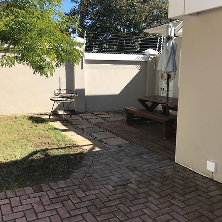 Cosy Private Cottage-Internet & Off Street Parking ポート・エリザベス エクステリア 写真